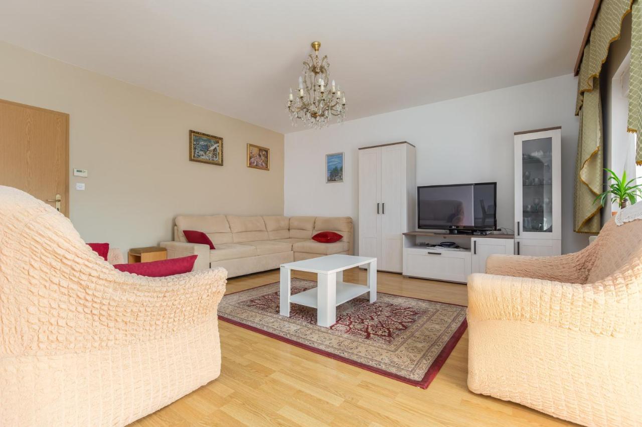 Apartment Barica *
